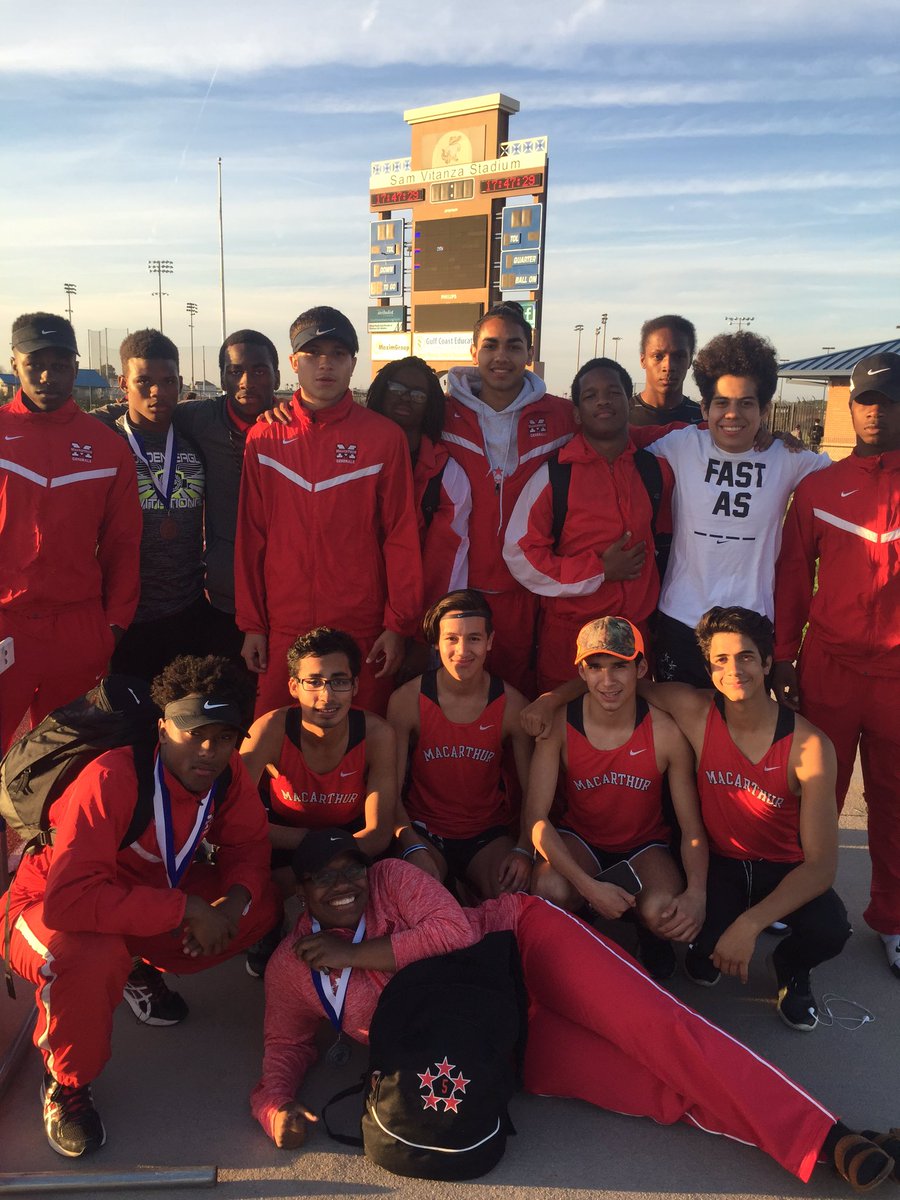 TXMileSplit's tweet photo. Aldine MacArthur heading out #GatorRelays https://t.co/2gBrgR9Eqd