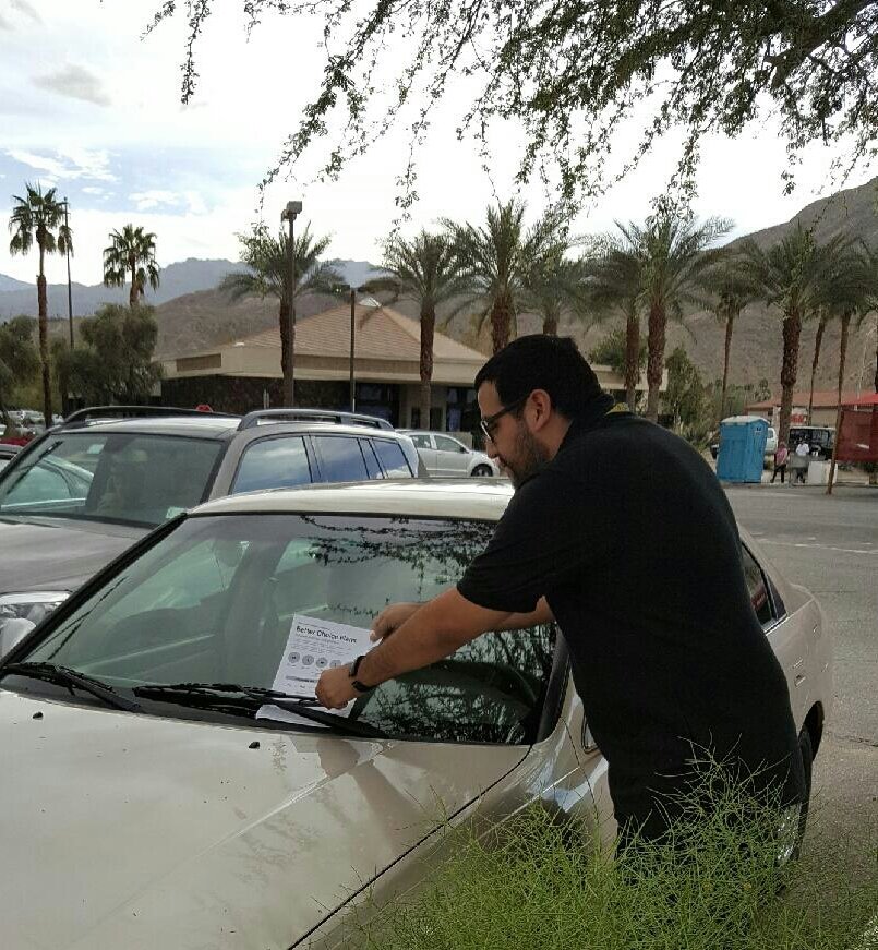Leo_PalmDesert's tweet photo. If the Customers don't come to u, u go to them! RSA Andrew Flyer Dropping! #wirelesslifestyle #WLPLD #SprintPromoter https://t.co/3RoEIPNSND