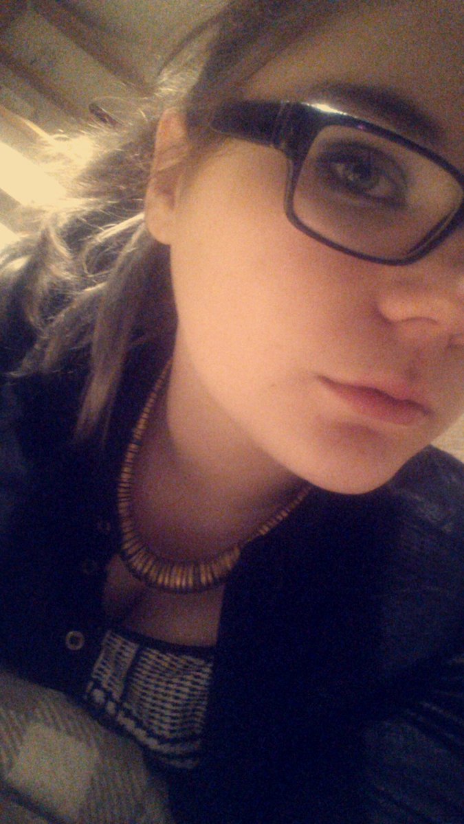 HalloImMia's tweet photo. I'm so high. I love it #weed #depression #numb #funny #suicidal #ana #mia https://t.co/HZOALjZXkv