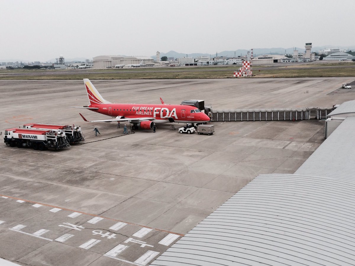 トーテックアメニティ新卒採用 県営名古屋空港でよく見かける 飛行機 はブラジルの エンブラエル社 製なのはご存知でしたか やはり国産の Mrj が早く飛んでほしいですね 当社は 航空機産業 にも関わってますよ Ki 画像は県営名古屋空港にて