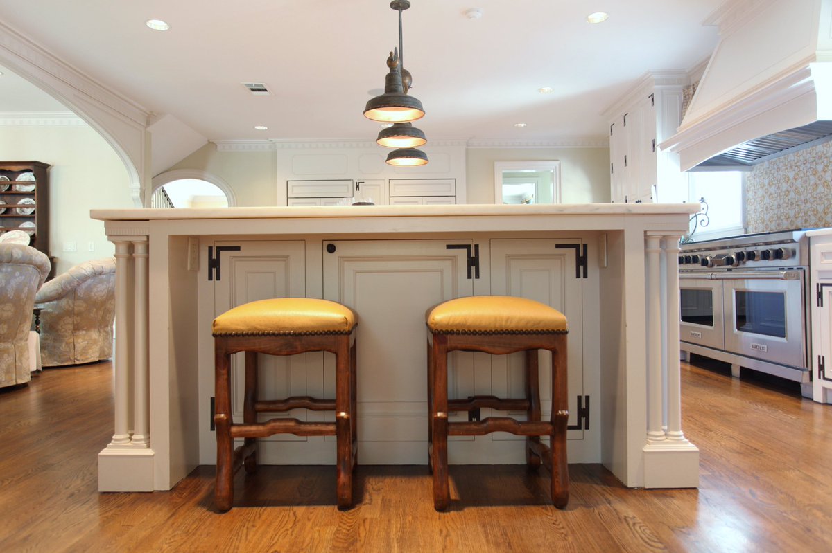 Custom kitchen island instagram.com/p/BClyJxaAI16/ #kitchen #cabinetry #timeless #design