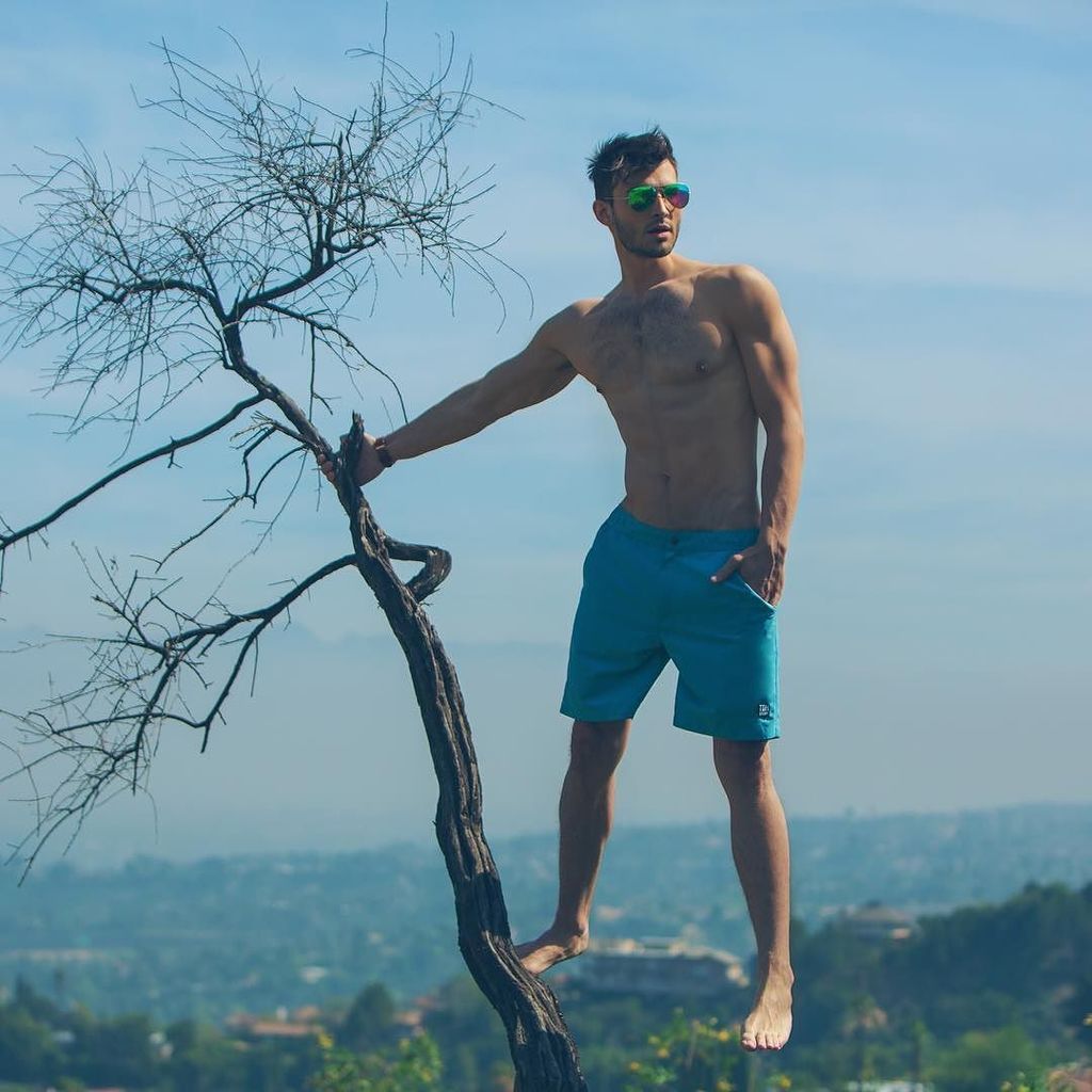 MaleFashTrends's tweet photo. CLIMBING HIGH! #VOYEURIZED @voyeurized 
#TomAndTeddy #LindaFarrow #Triwa → https://t.co/anMOdPv21s https://t.co/lGSk7PdVAz