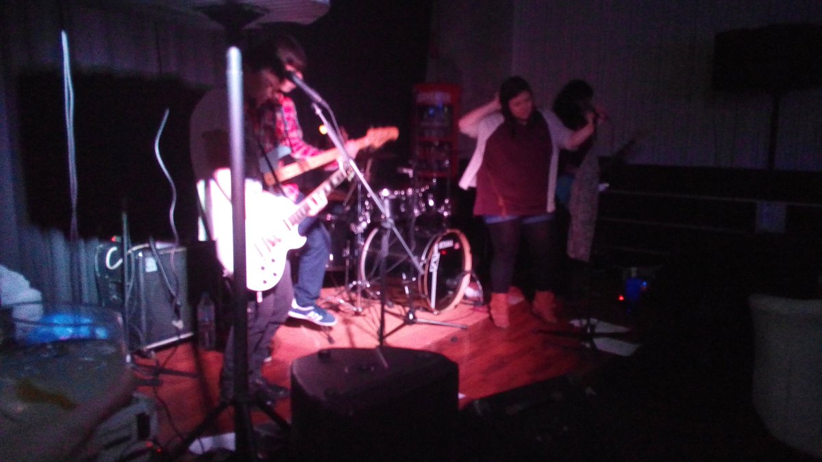 Pásate por el Carpe Diem a ver a <a href="/FiveRegrets/">Five Regrets</a> y sus versiones de l'os 80!!!