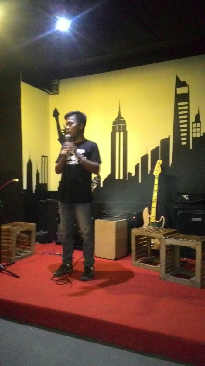 Ini dia penampilan yg tidak pernah ditunggu2. Hahah.
<a href="/SabriOji/">Oji</a>