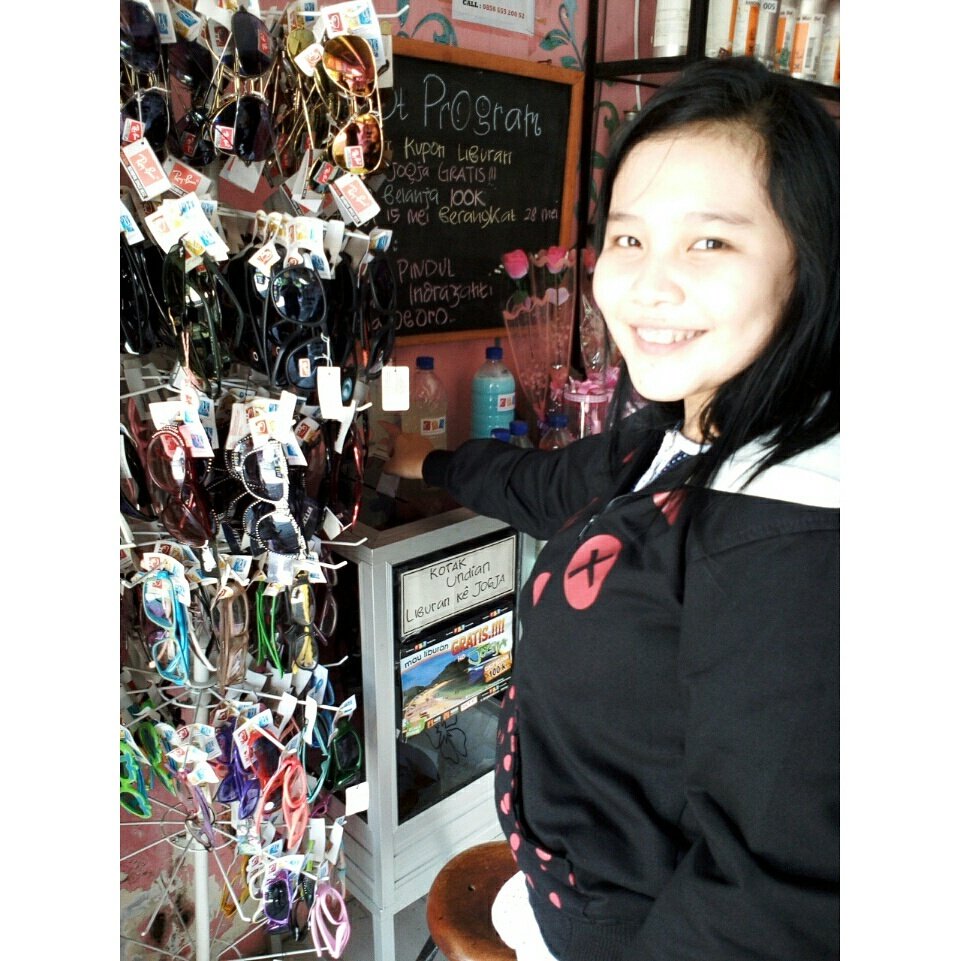 Abiz belanja 100k lgsung dech masukin kupon liburan JogJa gratis Dari OXY .. Yhuk belanja2 ..