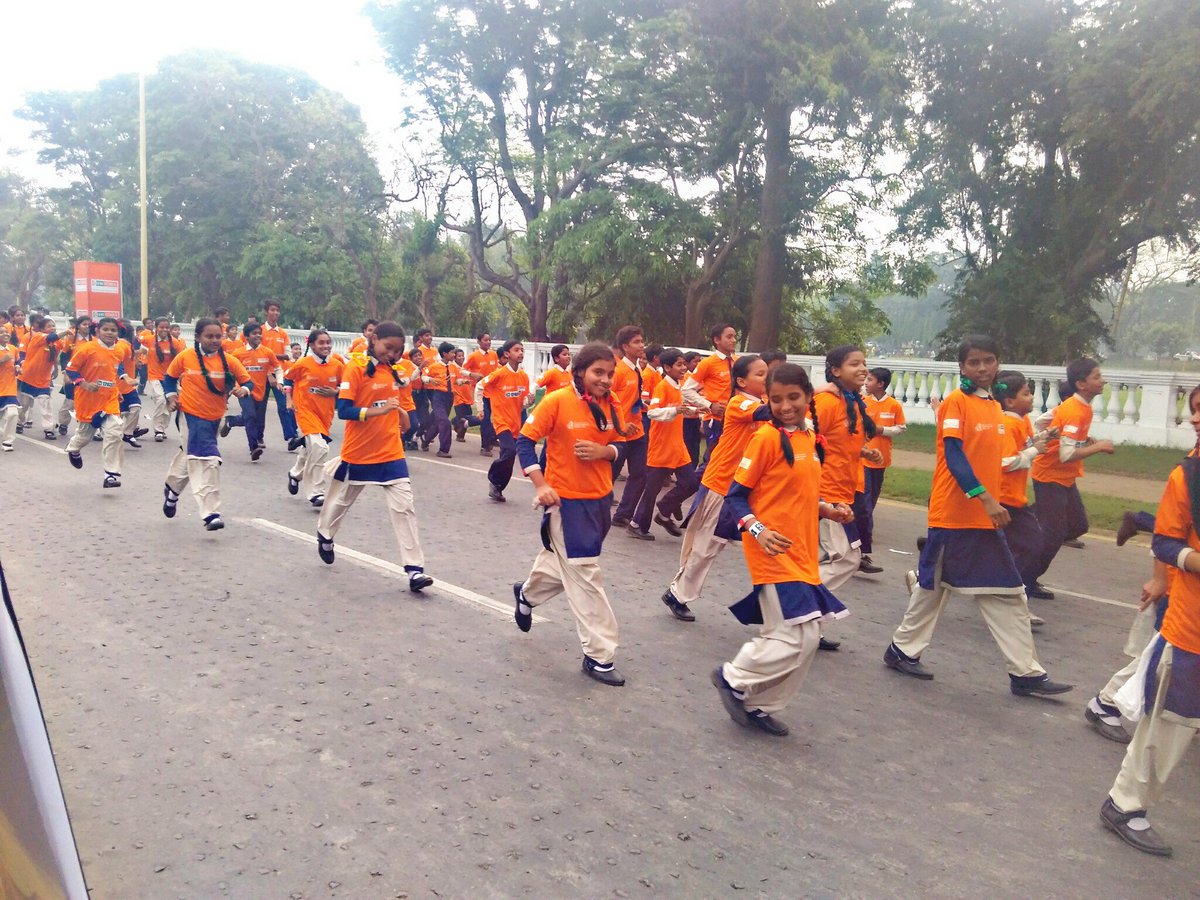 ghosh_annesha's tweet photo. My fav moment from my 1st ever Marathon participation. Celebrating the #GirlChild. Everyday :) #RunForKolkata #10k https://t.co/CNDJsHrO03