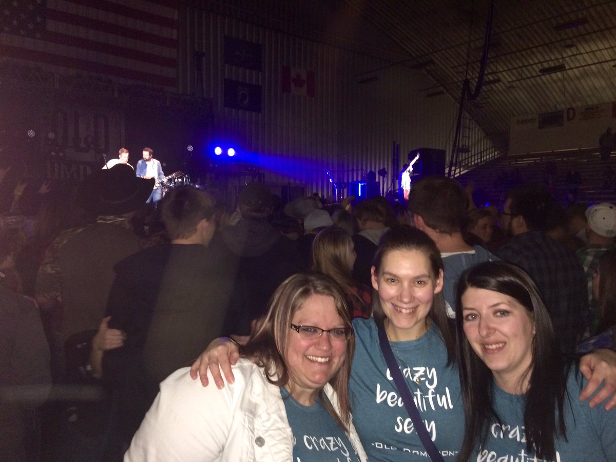 jhulne's tweet photo. @OldDominion THANK YOU for the AMAZING show tonight!!! You guys ROCK!! #loveyou #yourethebest @NDWS https://t.co/b4e02XAxWZ