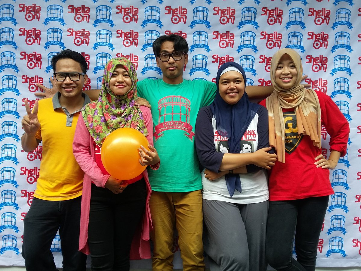 Perwakilan dr <a href="/SheilaGankJogja/">SheilaGank Jogja</a> <a href="/sgsolopandawa5/">Sg Solo Pandawa Lima</a> @SGPurworejo brsma <a href="/alitalit_/">bapak angkat sulcata</a>  di #8thAnniversarycosmis <a href="/sgmagelang/">COSMIS SG Magelang</a>
