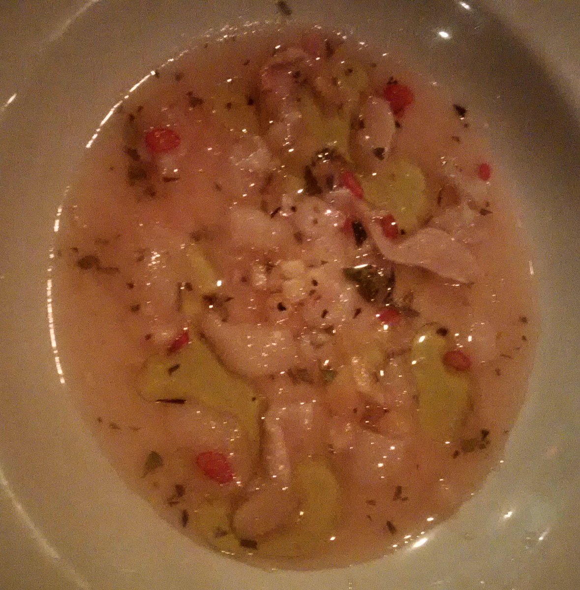 Hanksvic's tweet photo. Fresh shucked @OShellfish scallop crudo #tastetheocean #eatwhereyoulive #fresh #simpleandgood #tryit https://t.co/9AxV9TKTzW