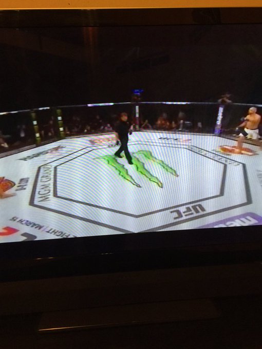Go #UFC watching it on the big screen with some friends tonight! #mcgregor #ftw https://t.co/cHRN6Uz