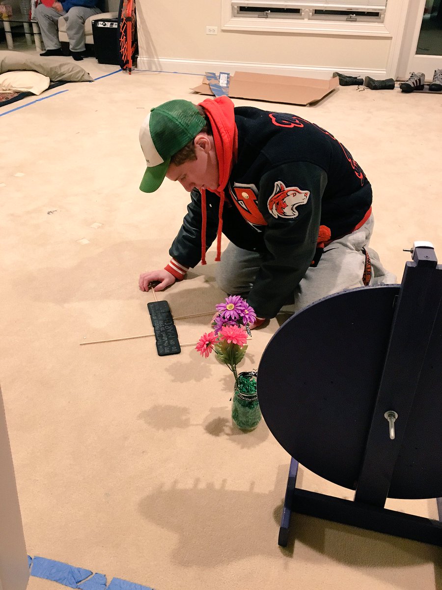 samholmbbberg's tweet image. I guess I didn't ask him, I told him 😌🌻💚 #springproposal