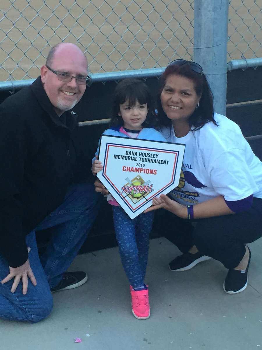 EHSAthletics's tweet photo. The Housley family holding the hardware.
Etiwanda beats Norco in the championship of the first annual DHM. https://t.co/YPLDgmGHRl