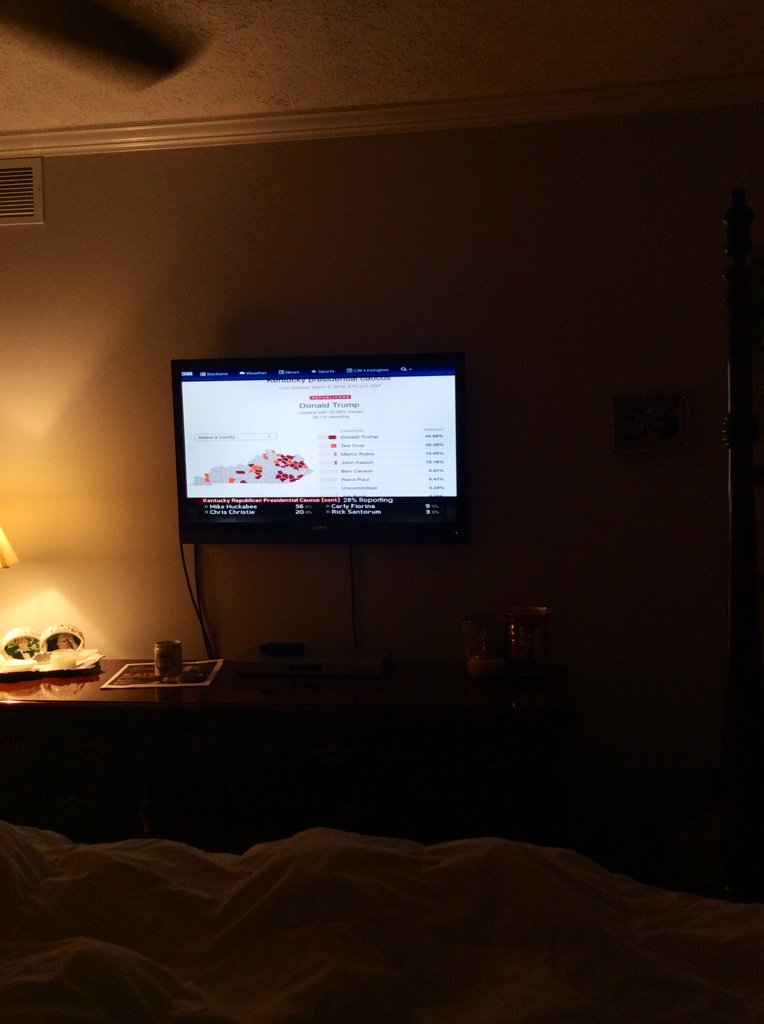 Allieomohundro's tweet photo. I'm liking what I'm seeing y'all:))) @realDonaldTrump #KyForTRUMP #Trump2016 #MakeAmericaGreatAgain https://t.co/fOWETDuWNF