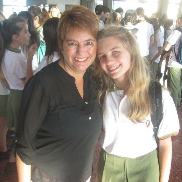 beadinucci's tweet photo. Feliz comienzo de esta nueva etapa , mi alumna de secundaria. Vivila al máximo, es hermosa!! Éxitos amor. https://t.co/cO3sSgYm44