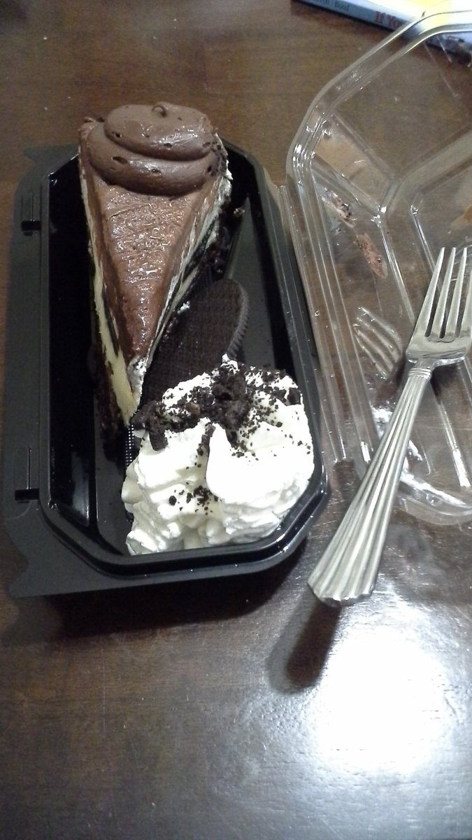 IvonneRamirez49's tweet photo. The Cheesecake Factory :D :) Love It https://t.co/E37m4hWKkD