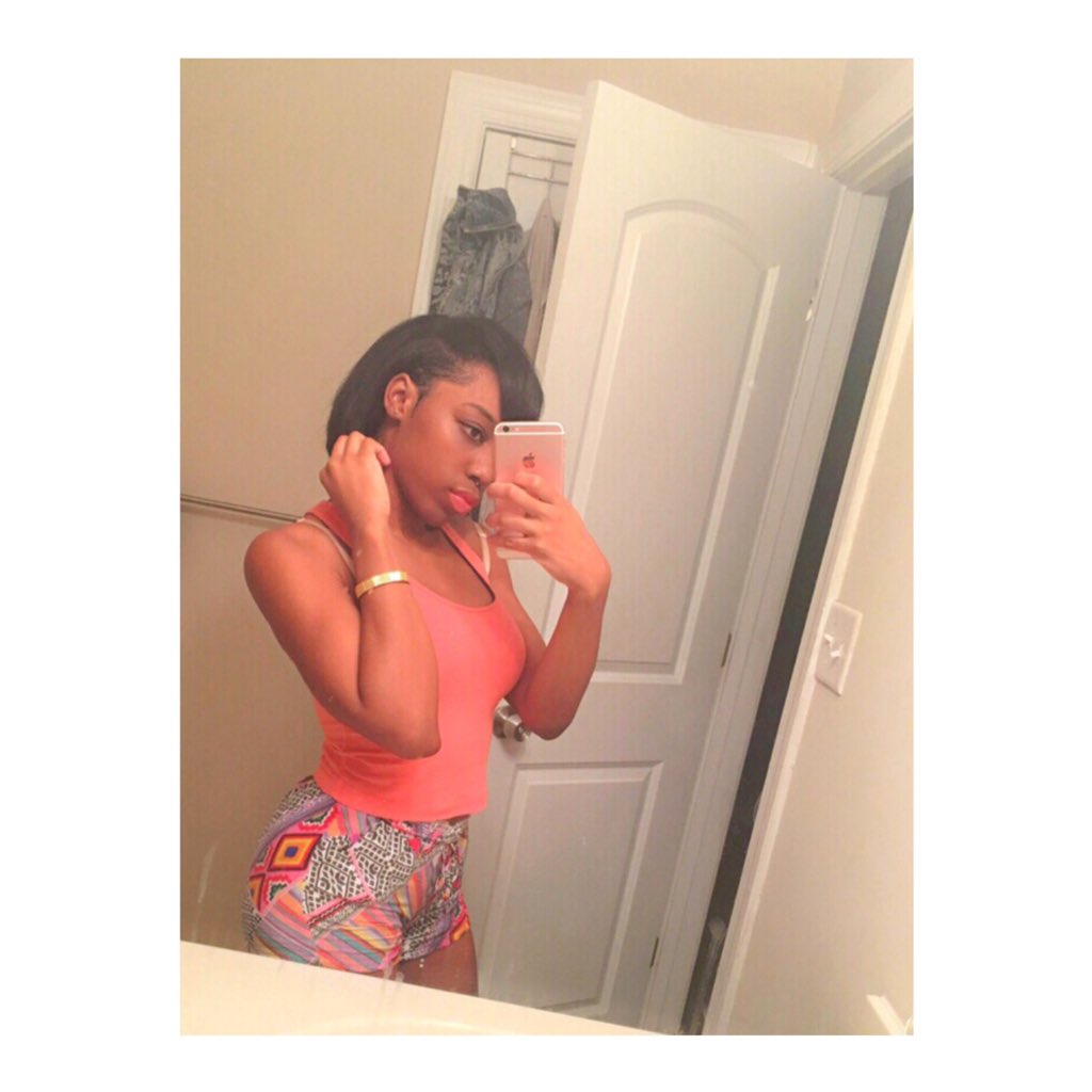 goddess__x's tweet photo. "@fuckdarnell_ Quote this with a selfie if you slim thick #SlimThickSaturday" https://t.co/hNqer0GfHB