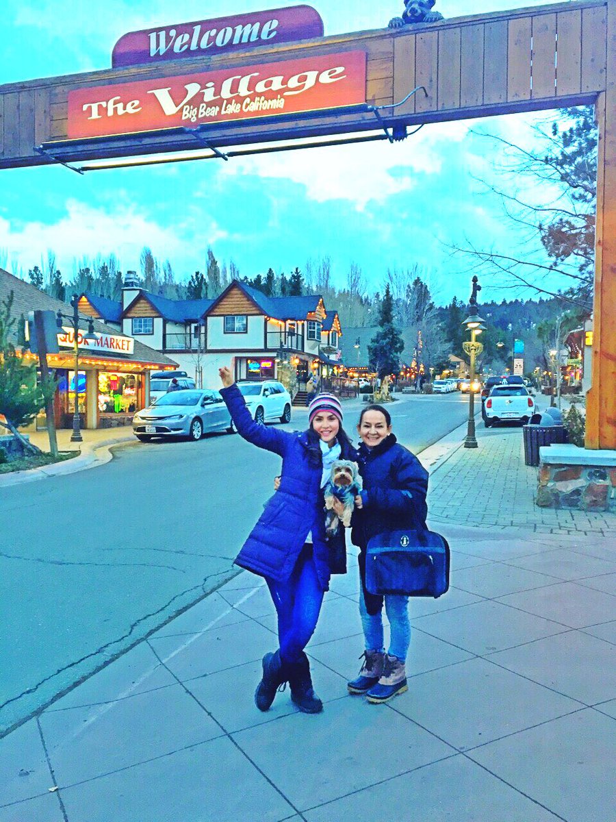 CVillaloboss's tweet photo. Conociendo la nieve con mi mami y freud!!! #bigbearlake #snow ❄️⛄️❄️☂☃ https://t.co/tApKUoKzqY