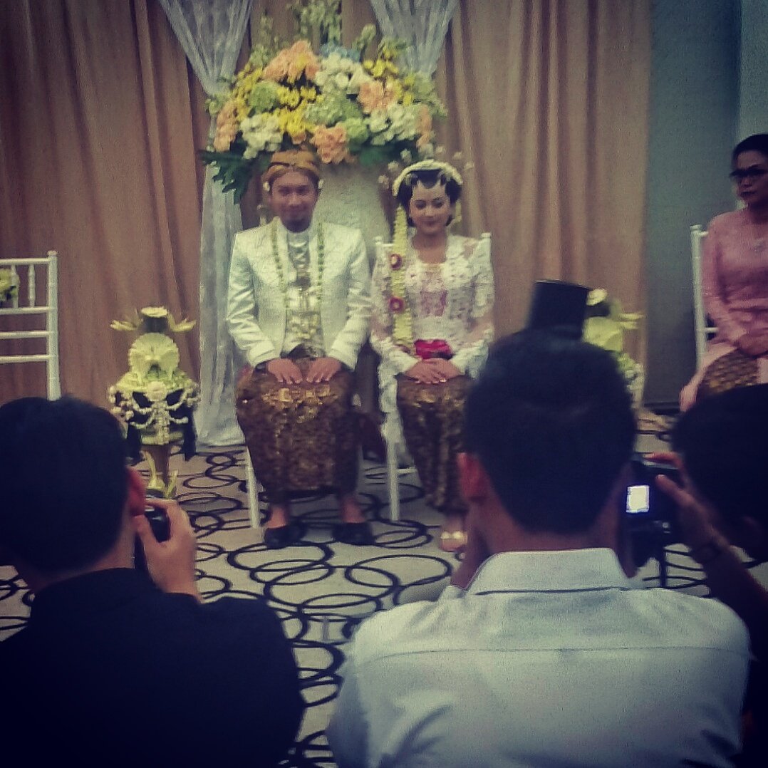 alhamdulillah.. akhirnyaaa.. congrats @kondesamsons <a href="/prizkinanda/">iput rizkinanda</a>  happily ever after 😃😃
