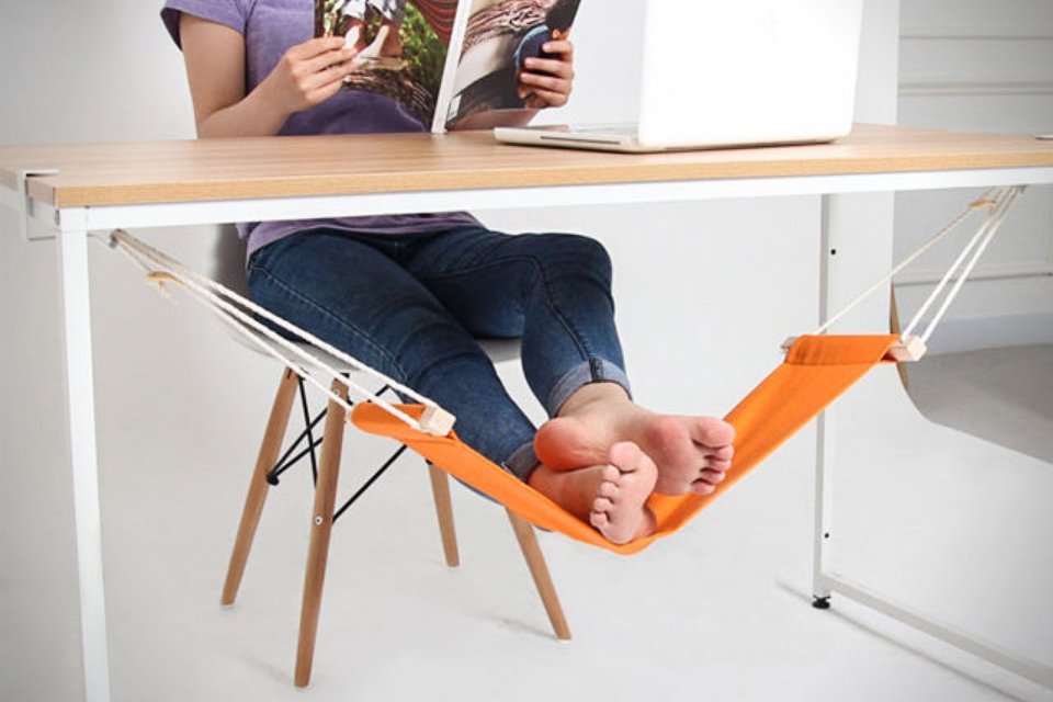 OTTYCB's tweet image. The luxurious foot hammock: buff.ly/1QBZ3FL Know anyone wild enough to rock one? ( #office #relax #comfort )