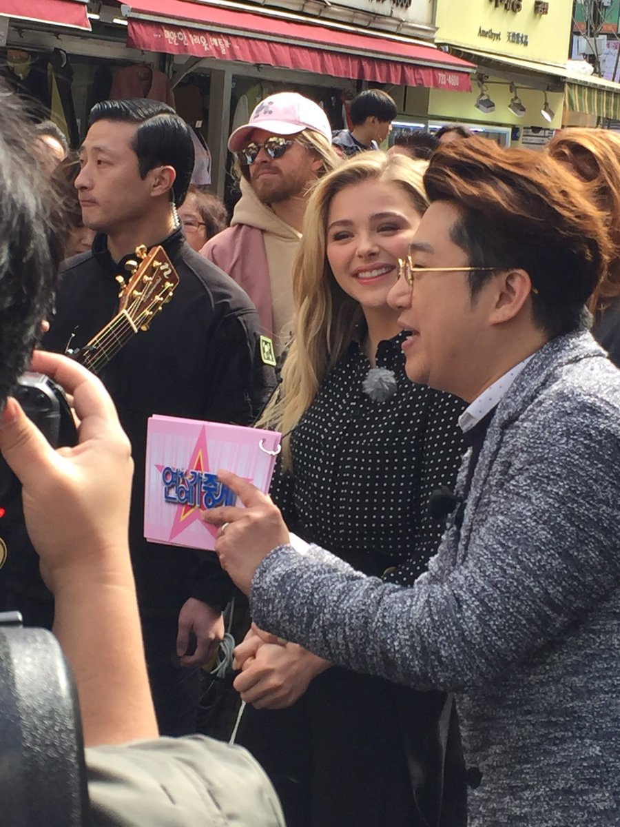 Ross Hayward (@rosshayward13) on Twitter photo Travel to the other side of the world, wandering round Seoul and see the beautiful <a href="/ChloeGMoretz/">Chloë Grace Moretz</a> being mobbed. Travel to the other side of the world, wandering round Seoul and see the beautiful <a href="/ChloeGMoretz/">Chloë Grace Moretz</a> being mobbed.