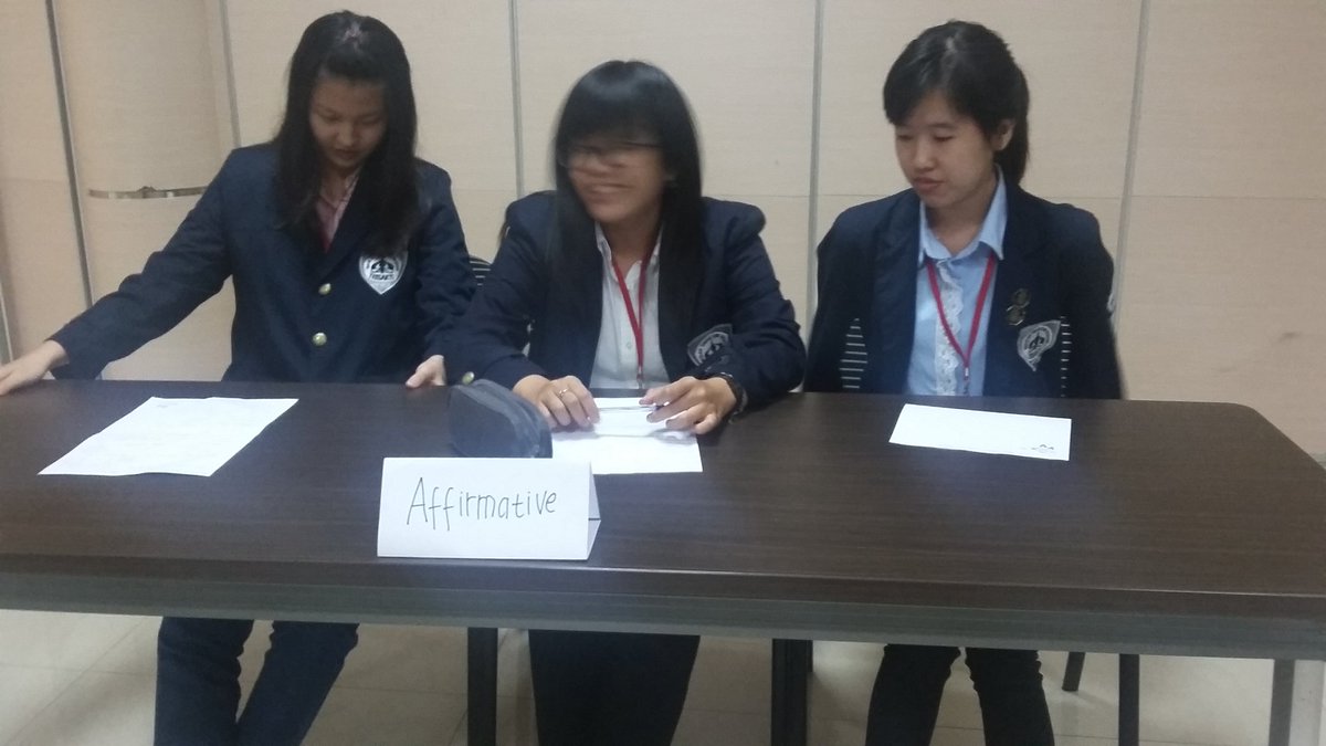 Debat pertama round 1 di ruang 2 yaitu dari tim TSM C (affirmative) dan tim TSM A (opposition) #AFUB2016
