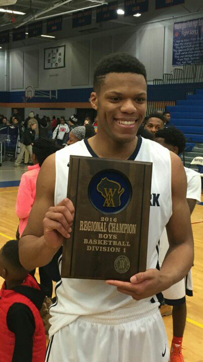 UISHoops's tweet photo. Congrats to Kaj Days for winning a regional title tonight #togetherwefight #uishoops https://t.co/RMKj8KQDBR