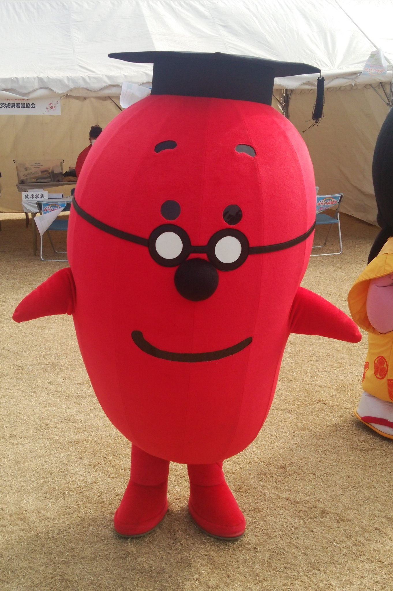 ｈ ｉ ｓ ａ 喪中 偕楽園の向かいの公園で 茨城県の物産展やってます 常総市のキャラクター 千姫ちゃま 大洗 めんたいパークのキャラクター タラコン博士 千姫ちゃま めんたいパーク タラコン博士 T Co txmaj8qc Twitter