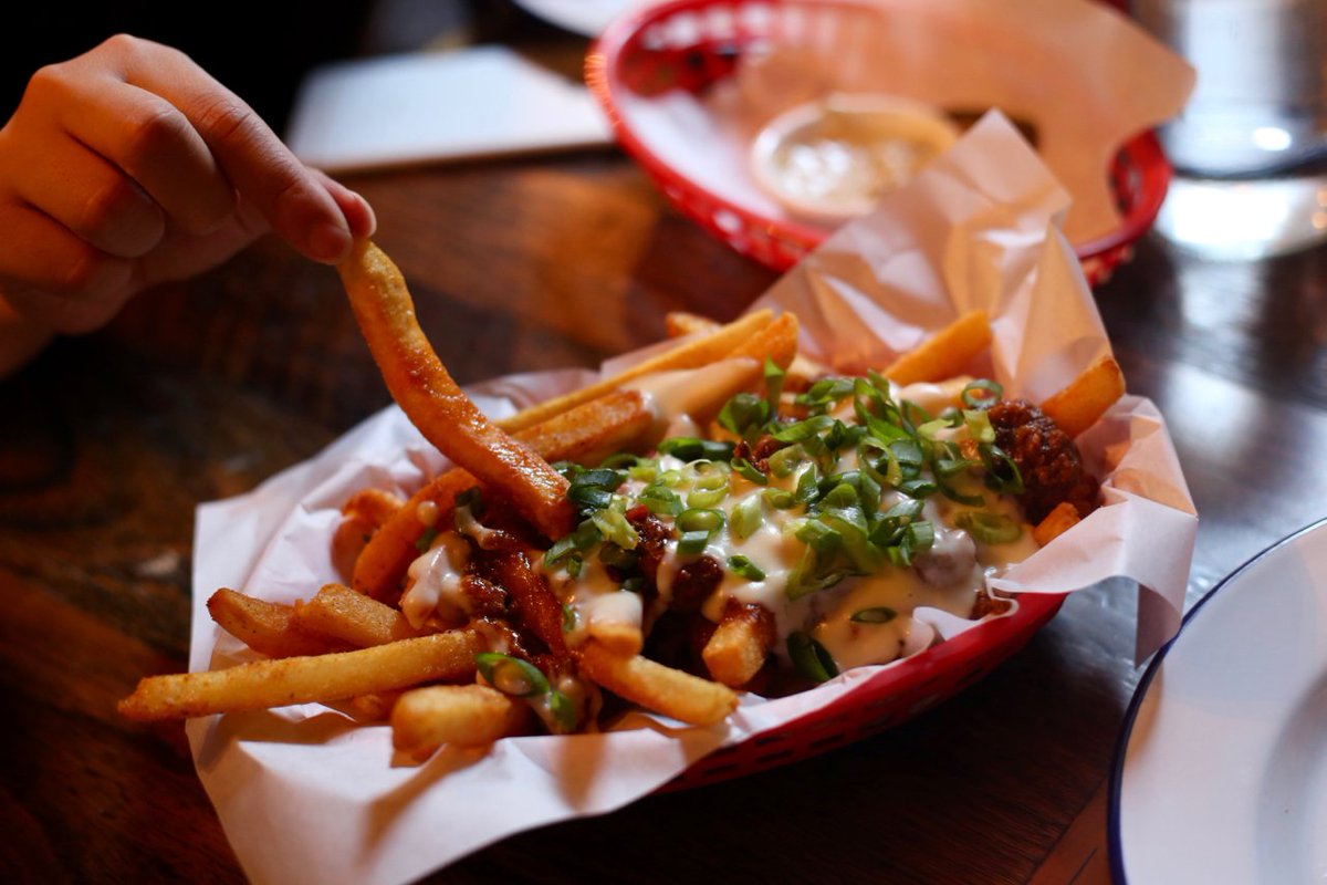 hungrycookiee's tweet photo. Two of the best things on earth - Chips &amp; cheese. Chilli cheese fries from BBQ masters @lebontonmelb #Melbourne https://t.co/68LTCCWC9c