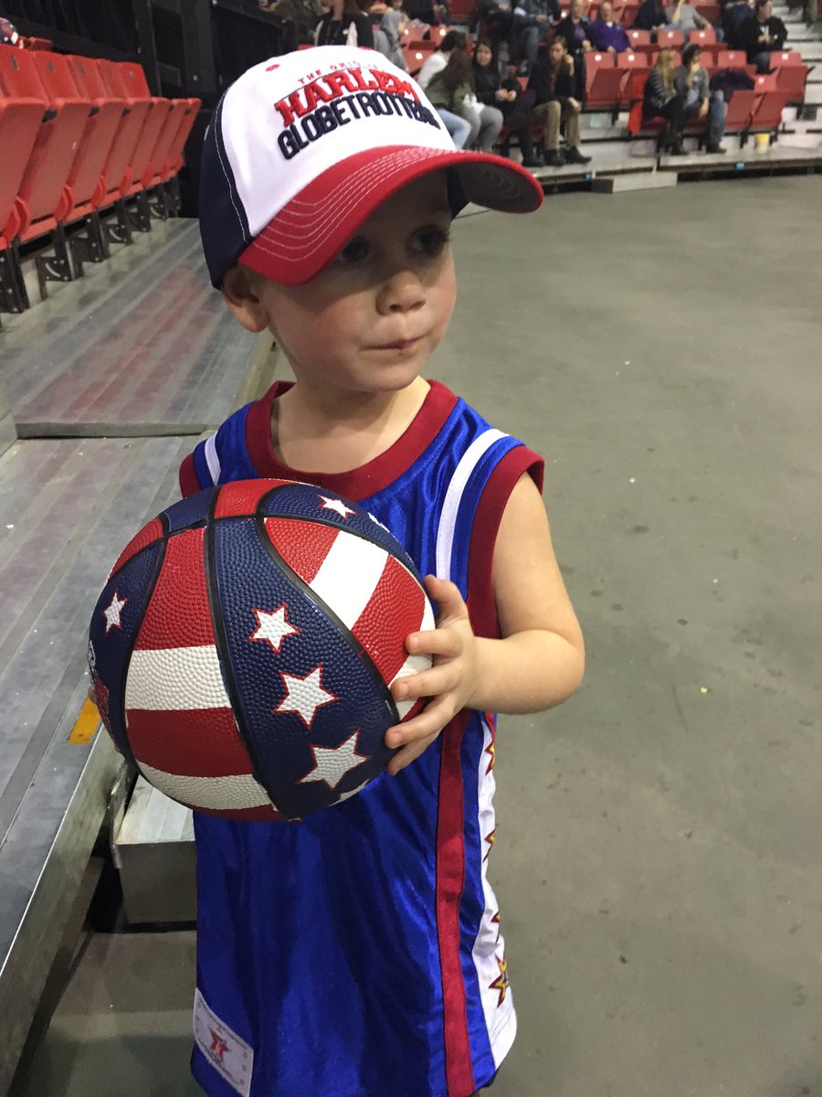 shadythepuppy's tweet photo. @Globies thanks you! The interaction w/the fans was amazing. A night my son will never forget! #yeg @Northlands https://t.co/SmXRi3a434