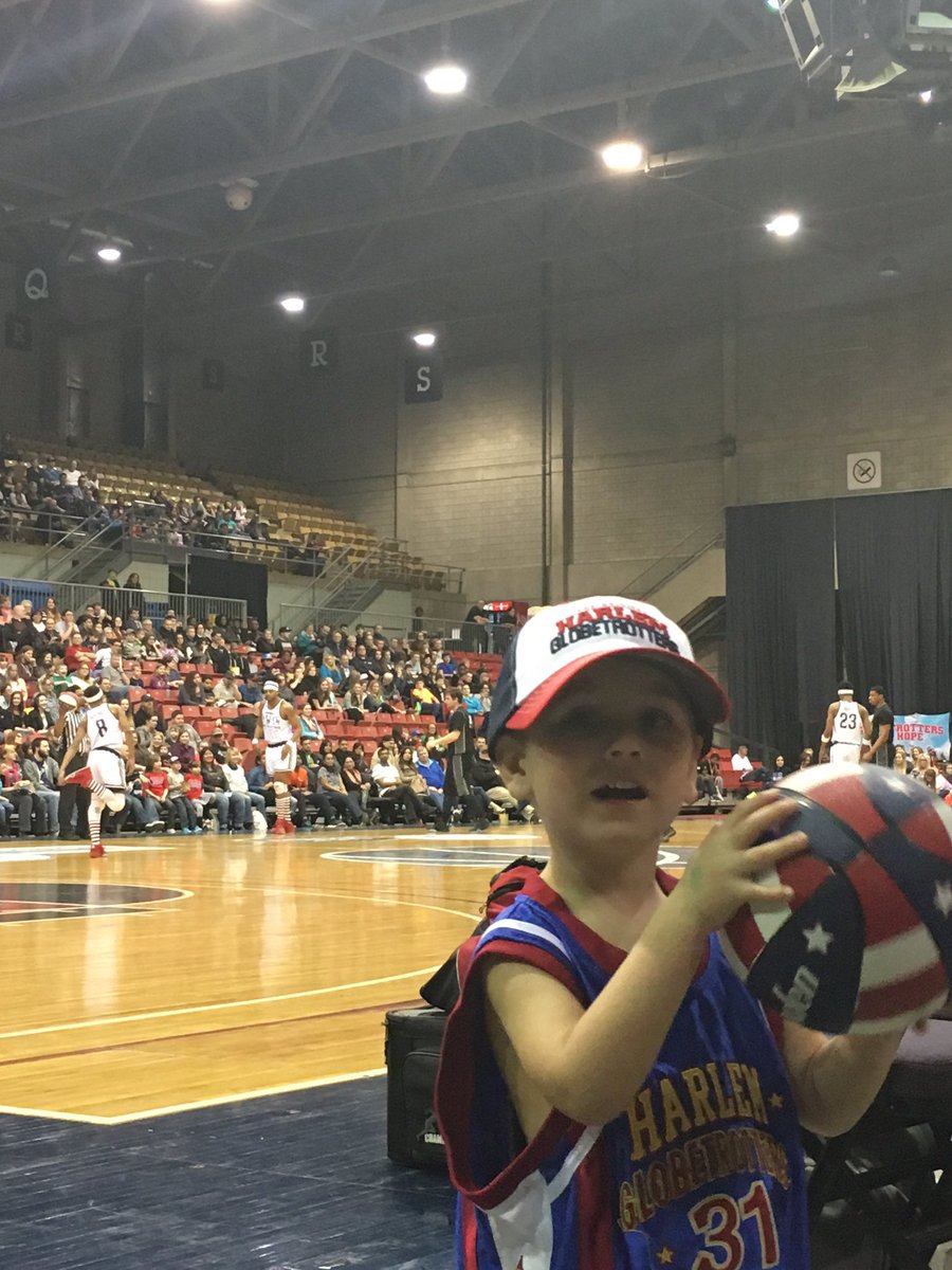shadythepuppy's tweet photo. @Globies thanks you! The interaction w/the fans was amazing. A night my son will never forget! #yeg @Northlands https://t.co/SmXRi3a434