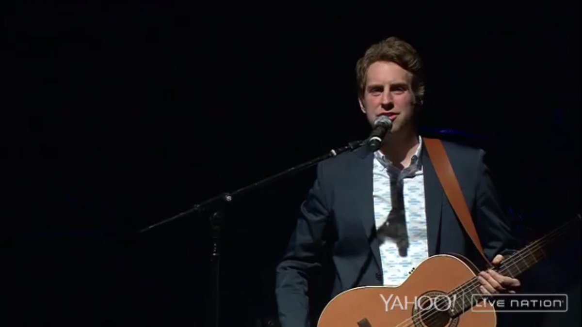 GMGoodpaster's tweet photo. Watching @benrector live on the #yahooscreen app! #GodBlessTechnology #Merica https://t.co/cSJVRBz7qe