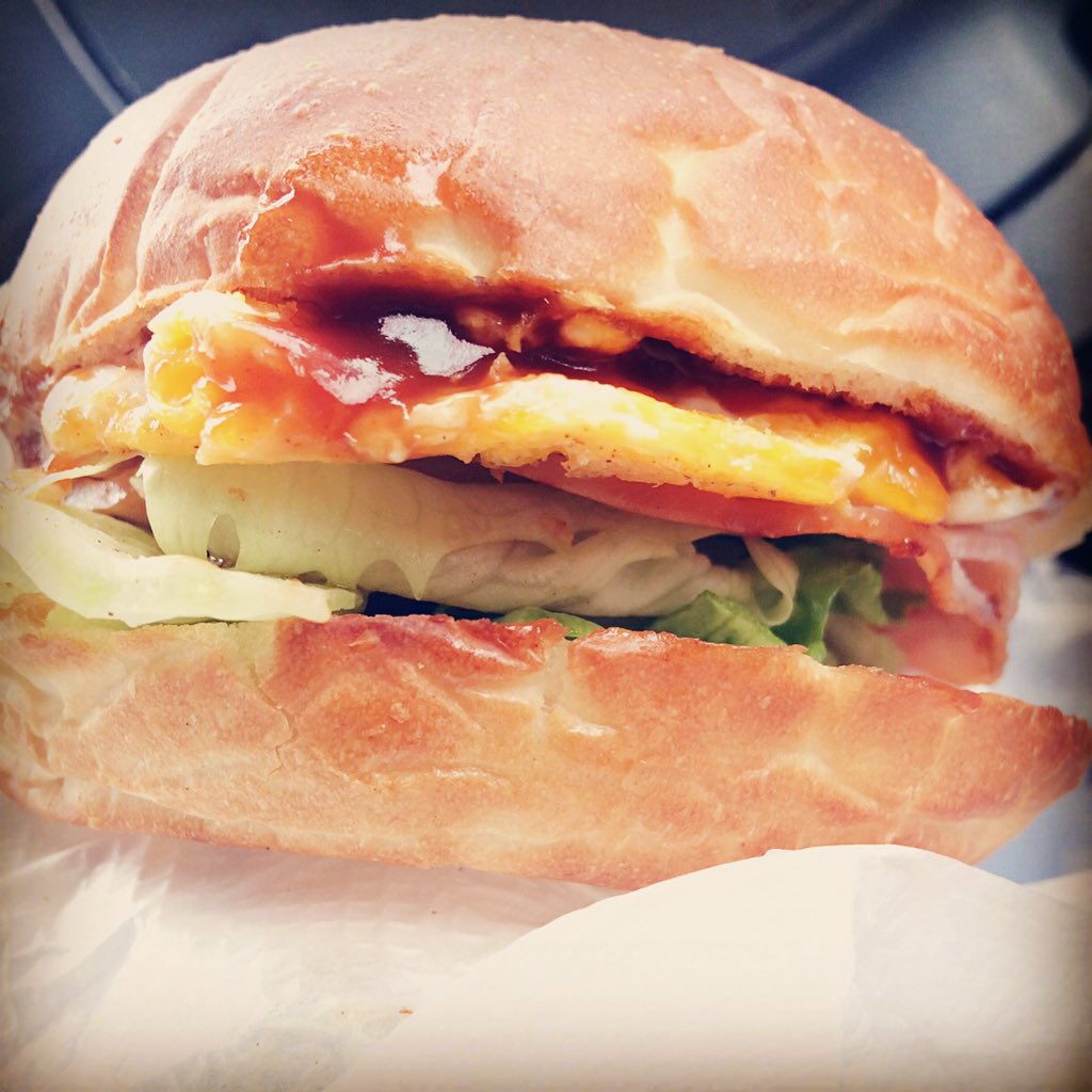 takaryu12080902's tweet photo. #唐津バーガー #Sweetmen💄
やぱ、おいしい～🍔❤
https://t.co/k9guUkWgbN https://t.co/uQX1ZInFbb