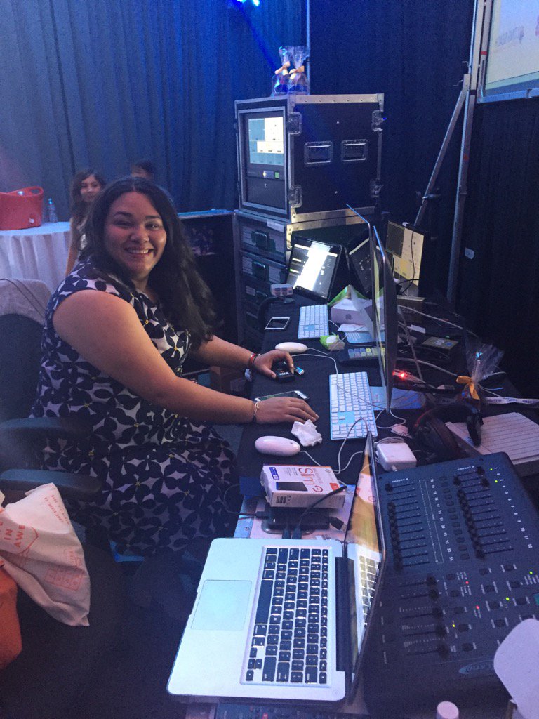 myfriendbetty's tweet photo. Behind the scenes. Wonder Woman #LBCTeam #WeAllGrow Helena we love u. https://t.co/WVuCzZxztP