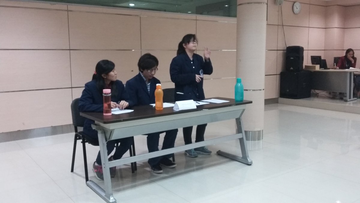 Debat round 2 di ruang 2 yaitu dari tim Widya Mandala B (affirmative) dan tim UMN (opposition) #AFUB2016