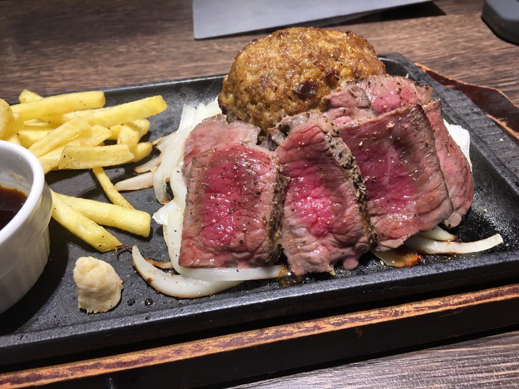 やまけん 出張食い倒れ日記 札幌駅地下ミートギャングという熟成肉が売りの肉バルで 国産黒毛の熟成肉 のステーキハンバーグセット これまで食べた熟成と名付けられた肉の中でも最低の味 真空パック熟成の方がマシ これで税抜2780円はボッタクリですね