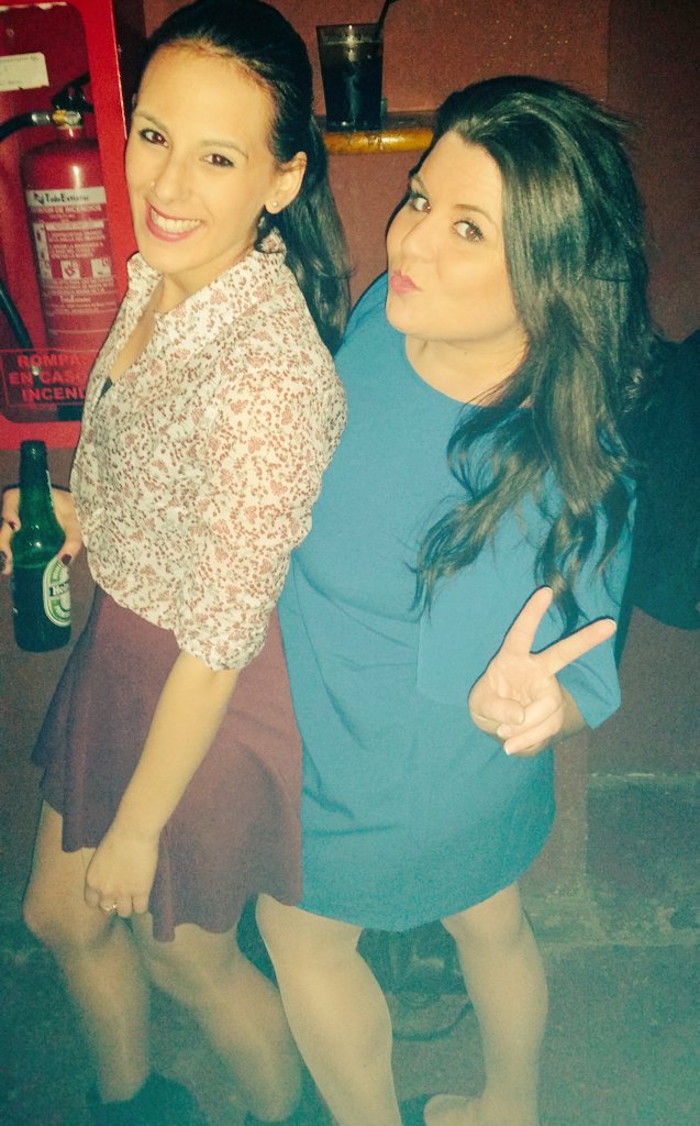 JuditNL's tweet photo. Mi #Miga guapa! #EstaNocheEsDeTravesuras #RonCola #CopaAqui #Guapazas https://t.co/JYOapmd7CT