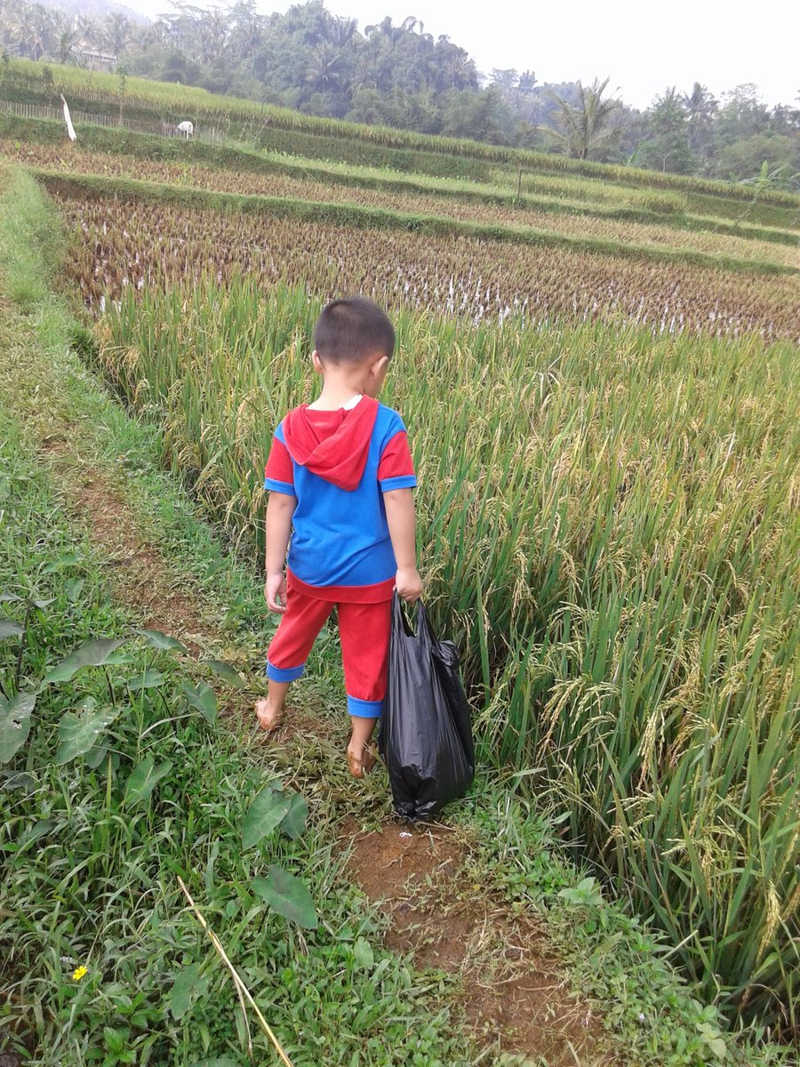 CepFarid's tweet photo. Terima kasih Tuhan. Engkau telah memperkenalkan anak2ku pada 'galèngan' https://t.co/tnD44abl1i