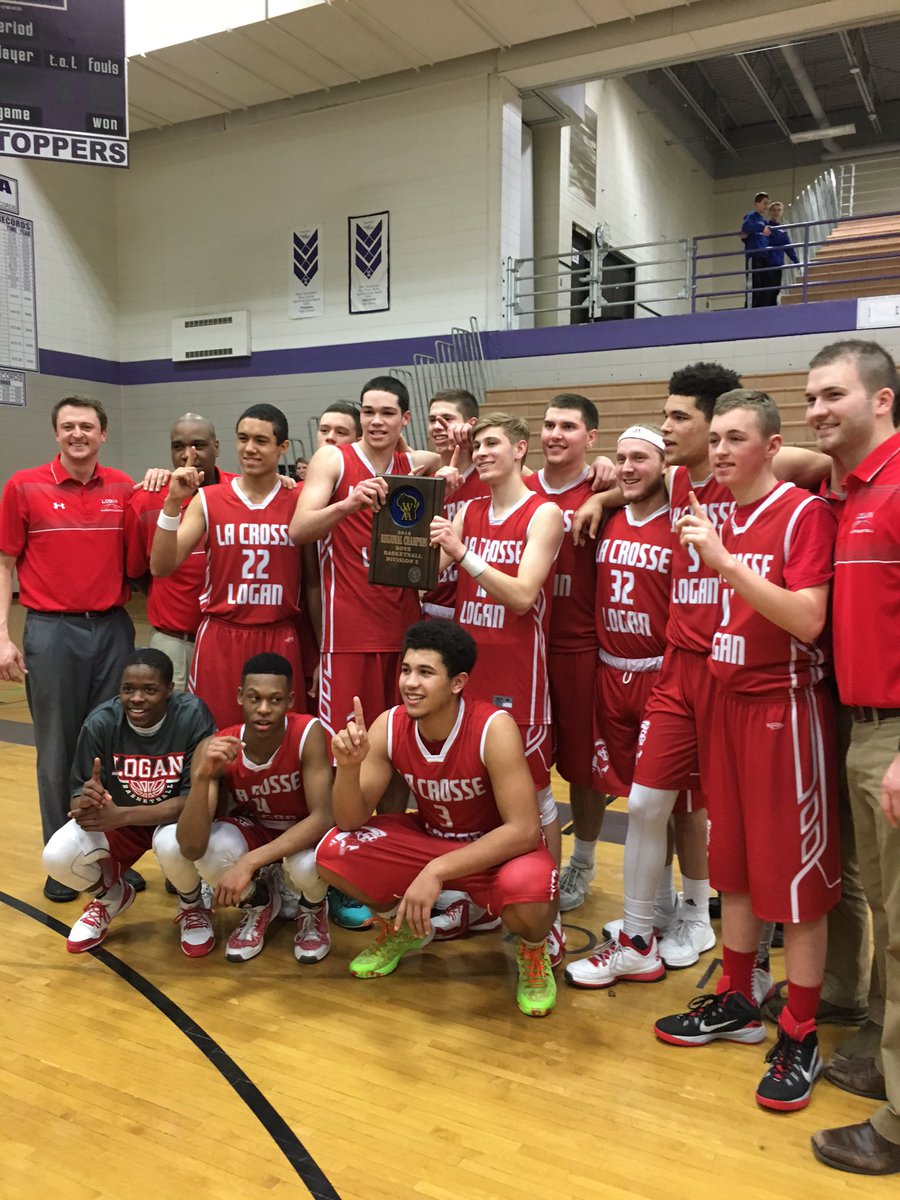 RangerBoysHoops's tweet photo. Rangers win 65-53!  Regional champs!  #makenoise  #proveit https://t.co/0XGAUCrnIZ
