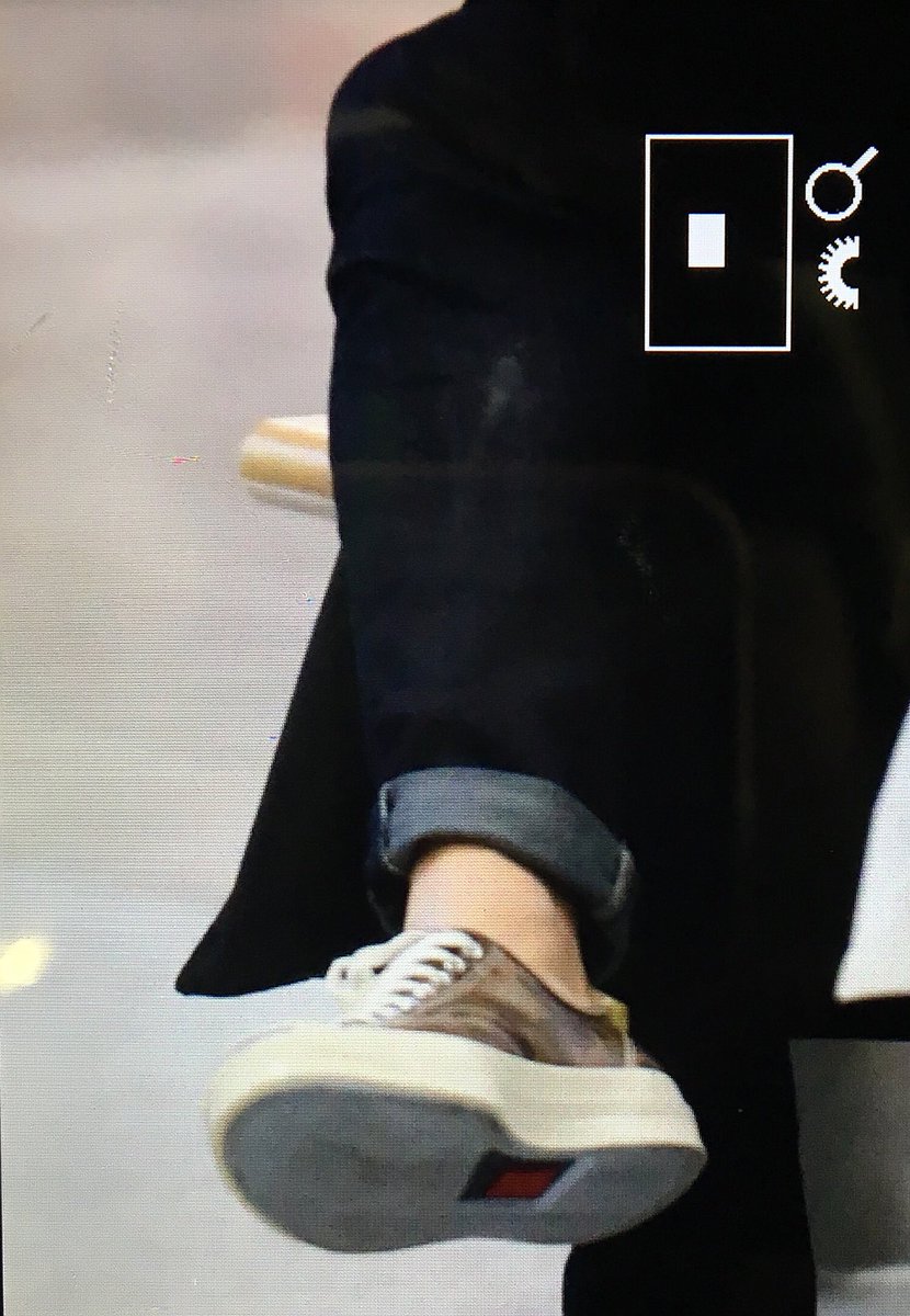 MFD_KAI's tweet photo. 160306 ICN 종인이 도차꾸 모자 넘 잘 어울려 갖고 싶다 발목도(? 😘😘😘 https://t.co/Y5JTfKb830