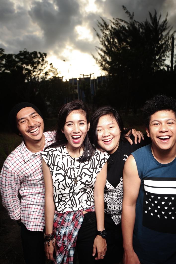 A day without laughter is a day wasted. <a href="/Yemercy/">YEMERCY</a> <a href="/zahraasegaf/">Siti Zahara Assegaf</a> <a href="/Ijunsaputra21/">Junaedy Saputra</a> <a href="/reskyHBY/">Resky h.b.y</a>