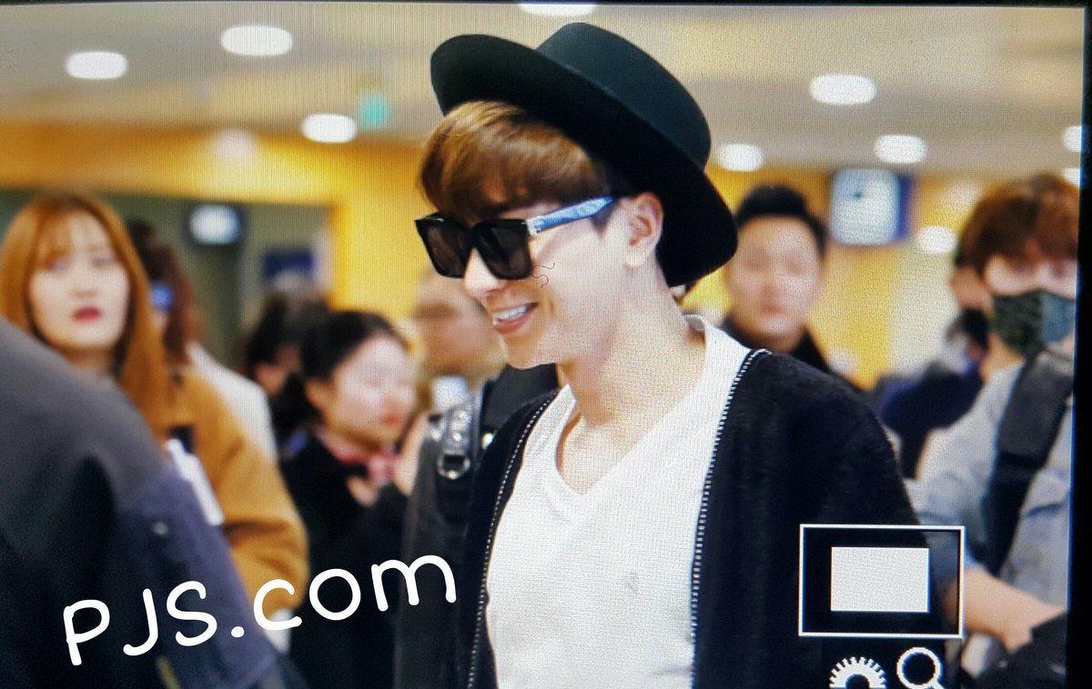 pjsdotcom's tweet image. 160306 푸동공항 #이특 #leeteuk ^ㅅ^/