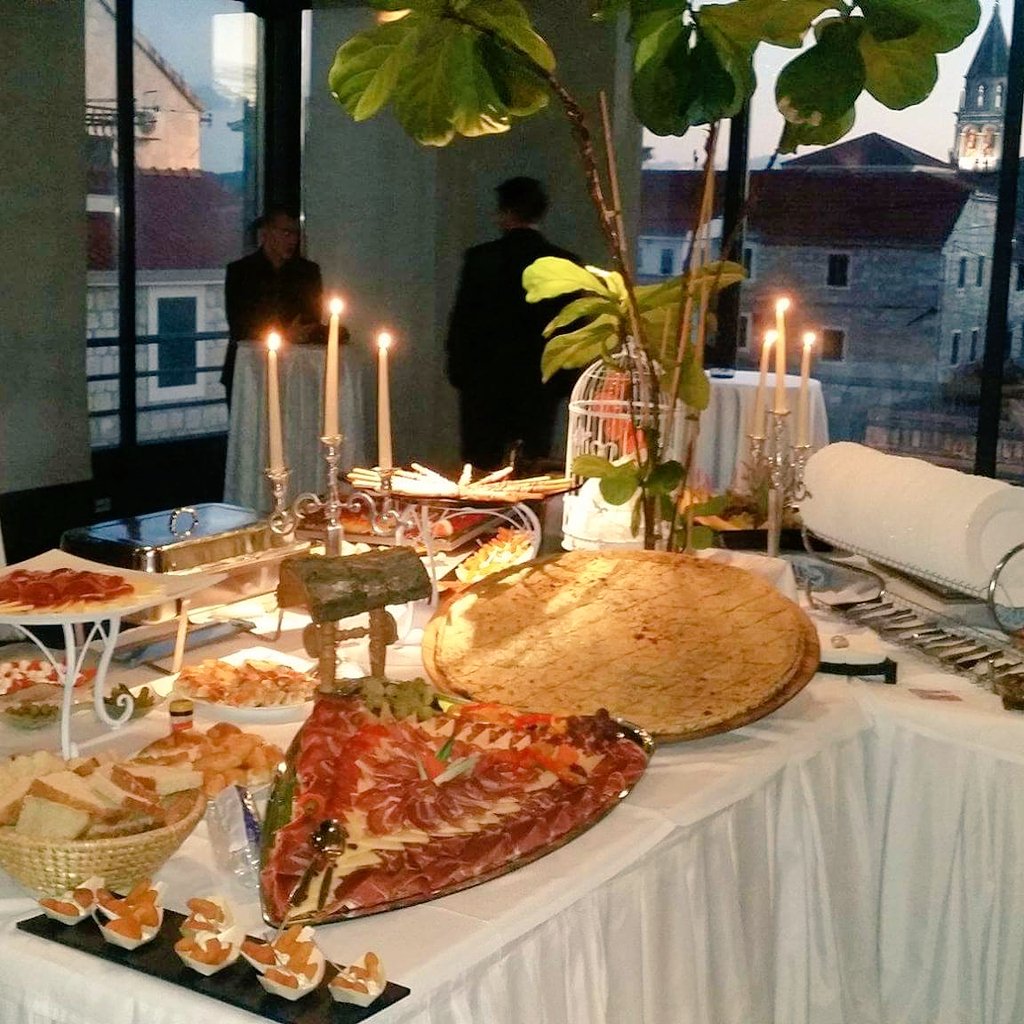 CateringMilic's tweet photo. 💖 Sretno mladencima 💖 https://t.co/yiBdNQYvPC