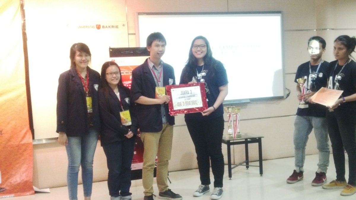 juara 3 diberikan kepada TSM B yang diserahkan oleh Ketua Accounting Fair 2016 
#AFUB2016