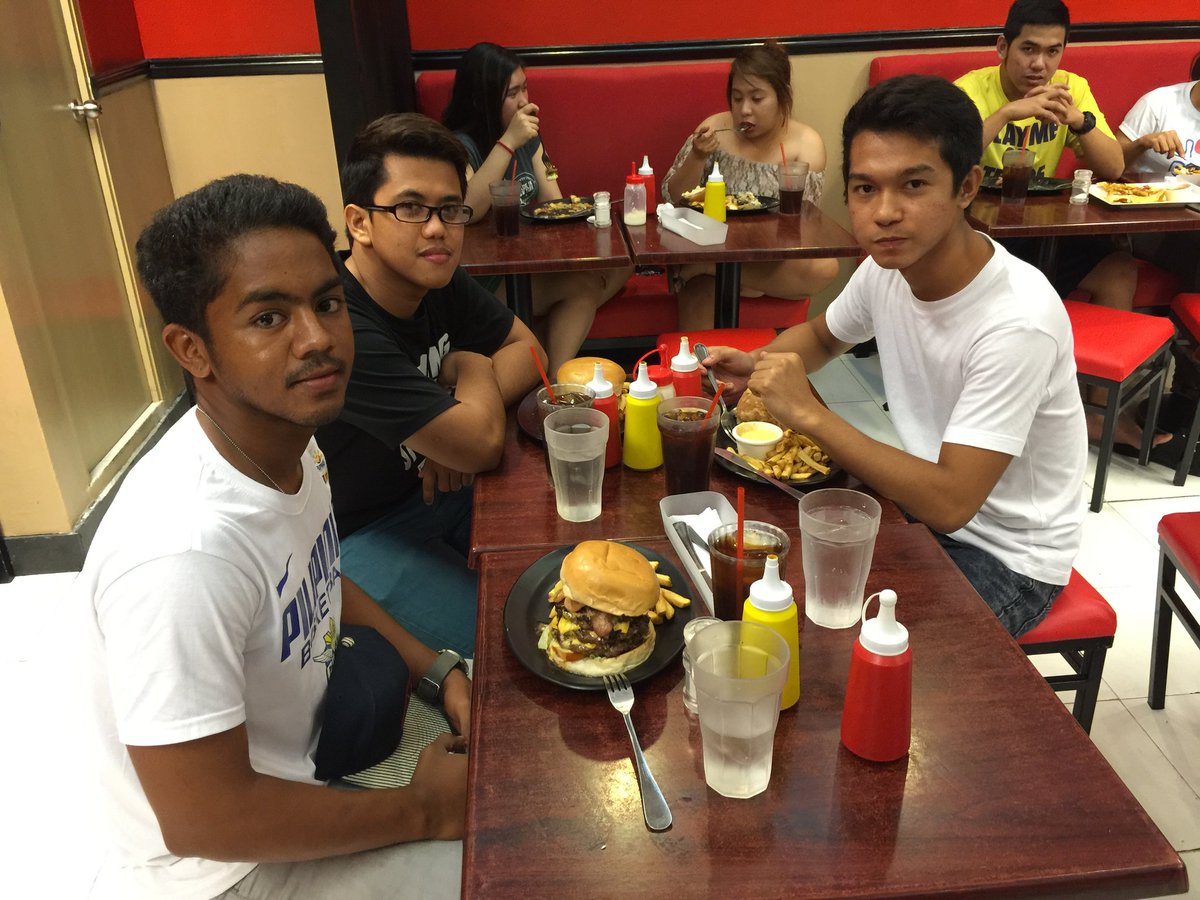 SquadGoals. Pa TB 😊☺ #ZarksBurger #BrotherHood
