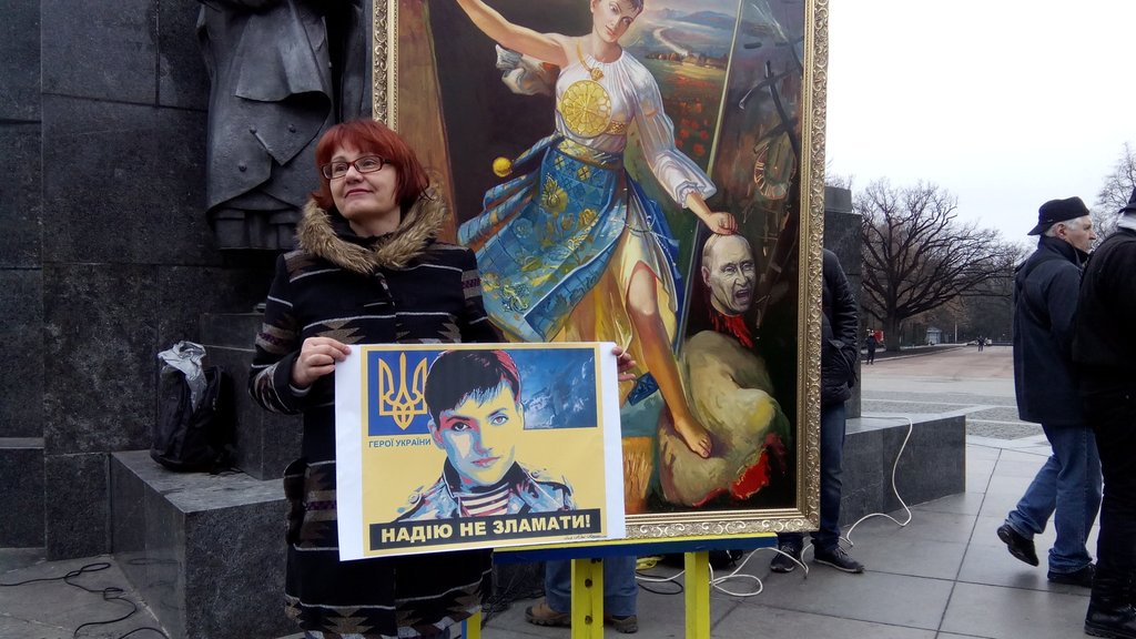 У Харкові показали картину з Савченко, що вбиває Путіна (ФОТО) Фото 2
