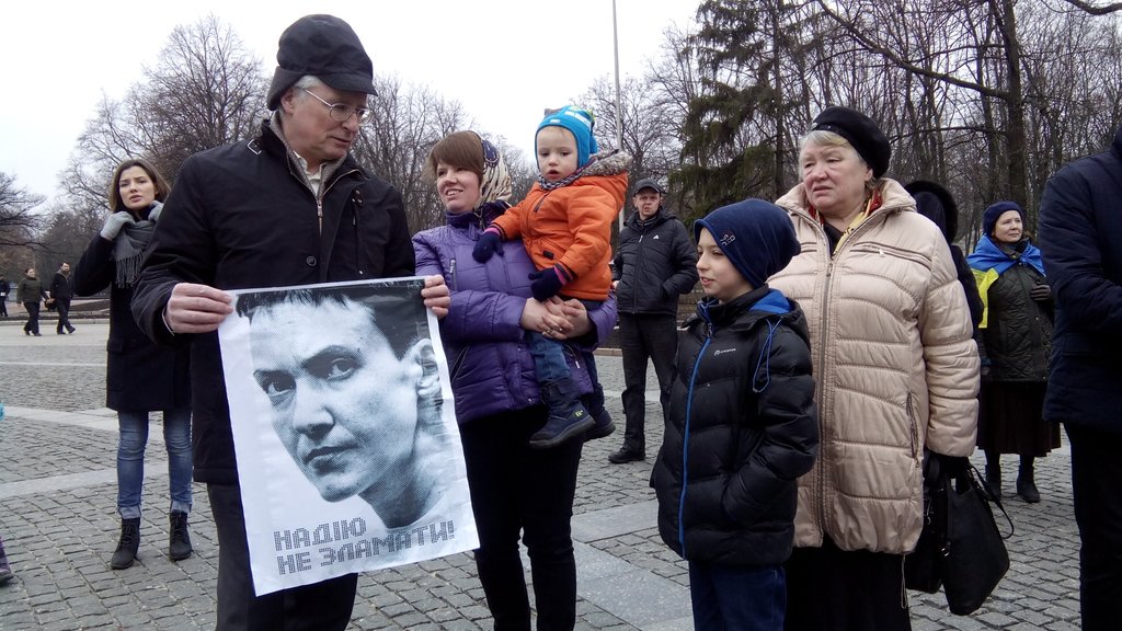 У Харкові показали картину з Савченко, що вбиває Путіна (ФОТО) Фото 3