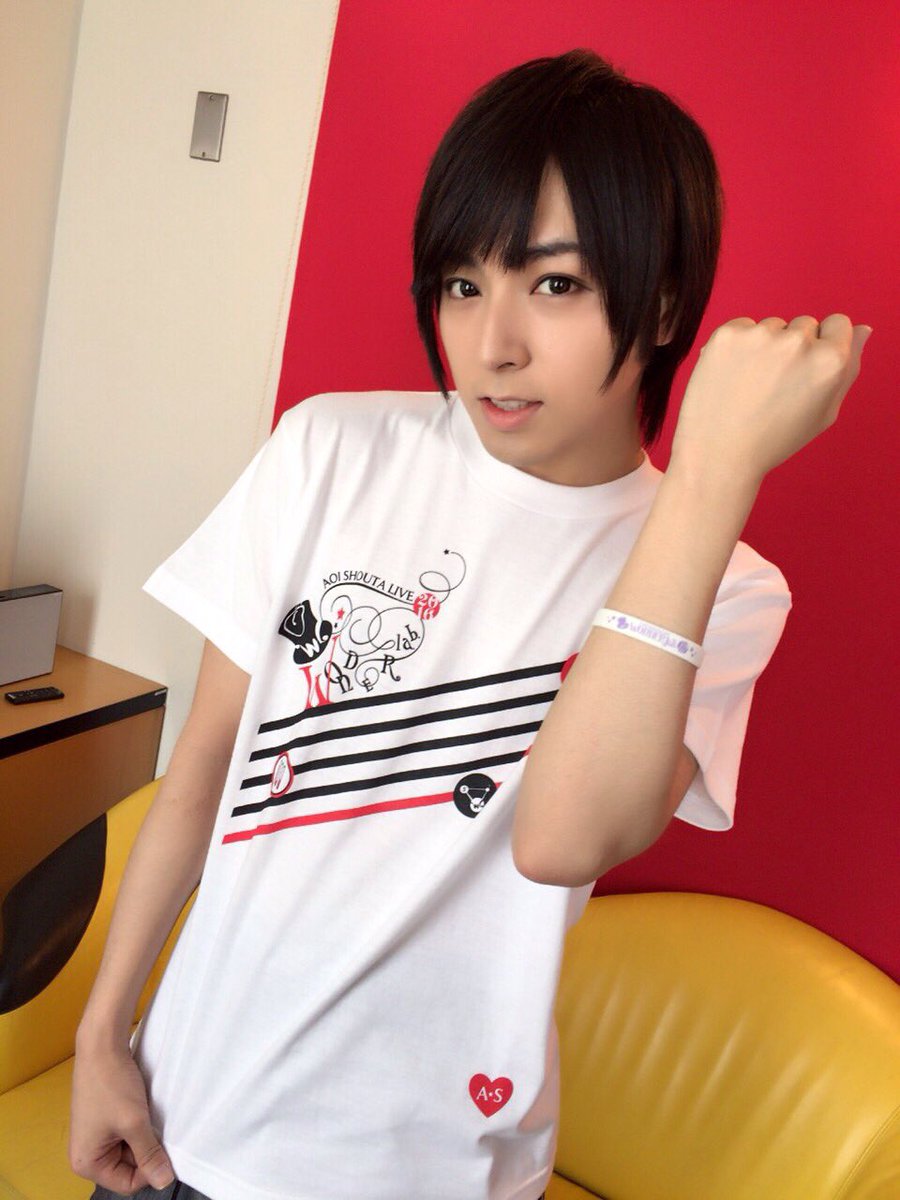shouta0811aoi's tweet photo. そしてホワイト(=´∀｀)人(´∀｀=)

どっちがお好み？？？ https://t.co/CqqOMvFJ9q