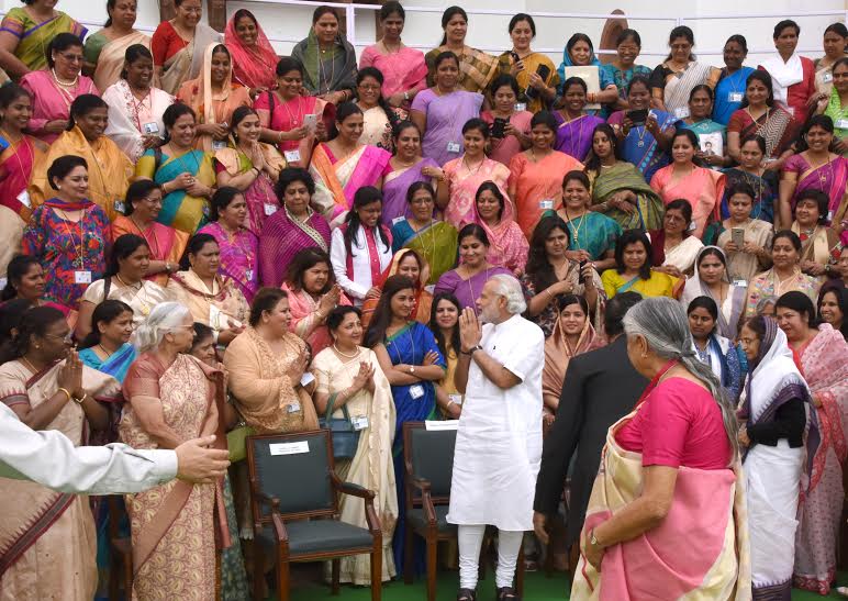 PIB_India's tweet photo. PM @narendramodi in a group photo at the valedictory sess'n of Nat'l Conf. of Women Legislators in Parliament. https://t.co/OxuaSEp6cN