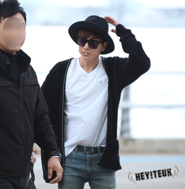Sup3rJunior's tweet photo. Updated** 160305-06 Leeteuk at Incheon Airport (to and from Shanghai) [19P] https://t.co/PojtKBTBG6 https://t.co/bs332NKCM2