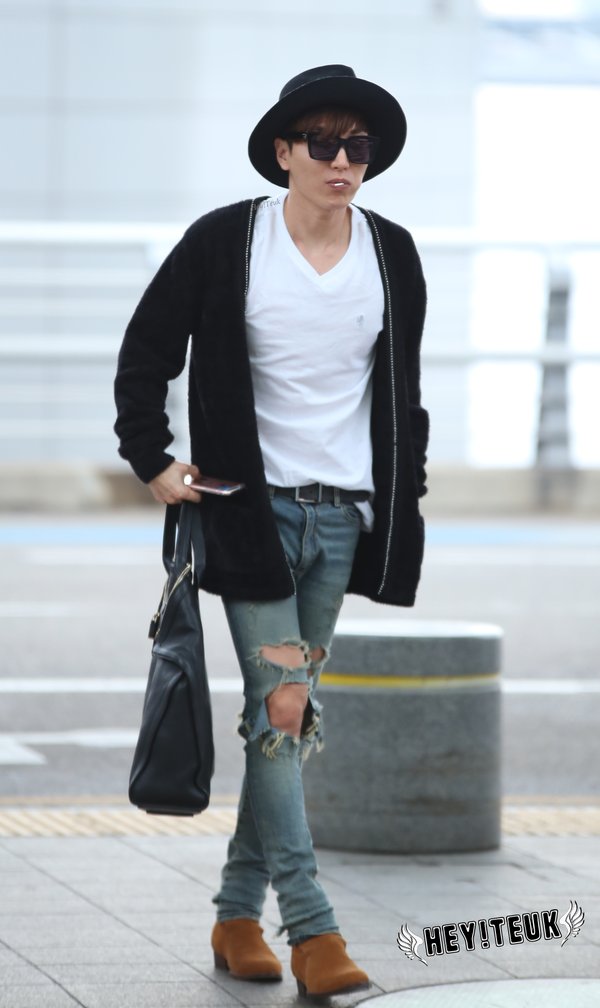 Sup3rJunior's tweet photo. Updated** 160305-06 Leeteuk at Incheon Airport (to and from Shanghai) [19P] https://t.co/PojtKBTBG6 https://t.co/bs332NKCM2